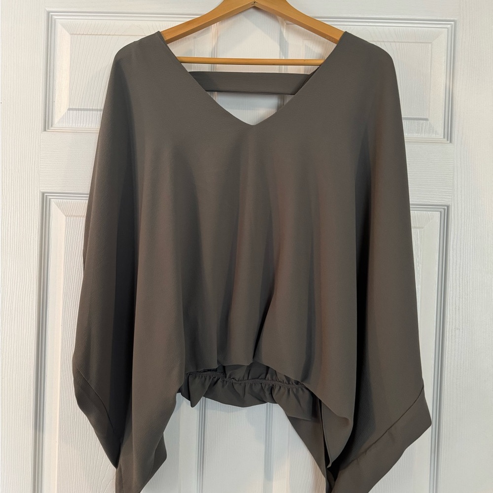 Tyche Women’s Blouse Size Medium Gray